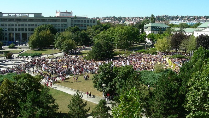 Bratislava_učitelia_protest_rezort školstva_fotky